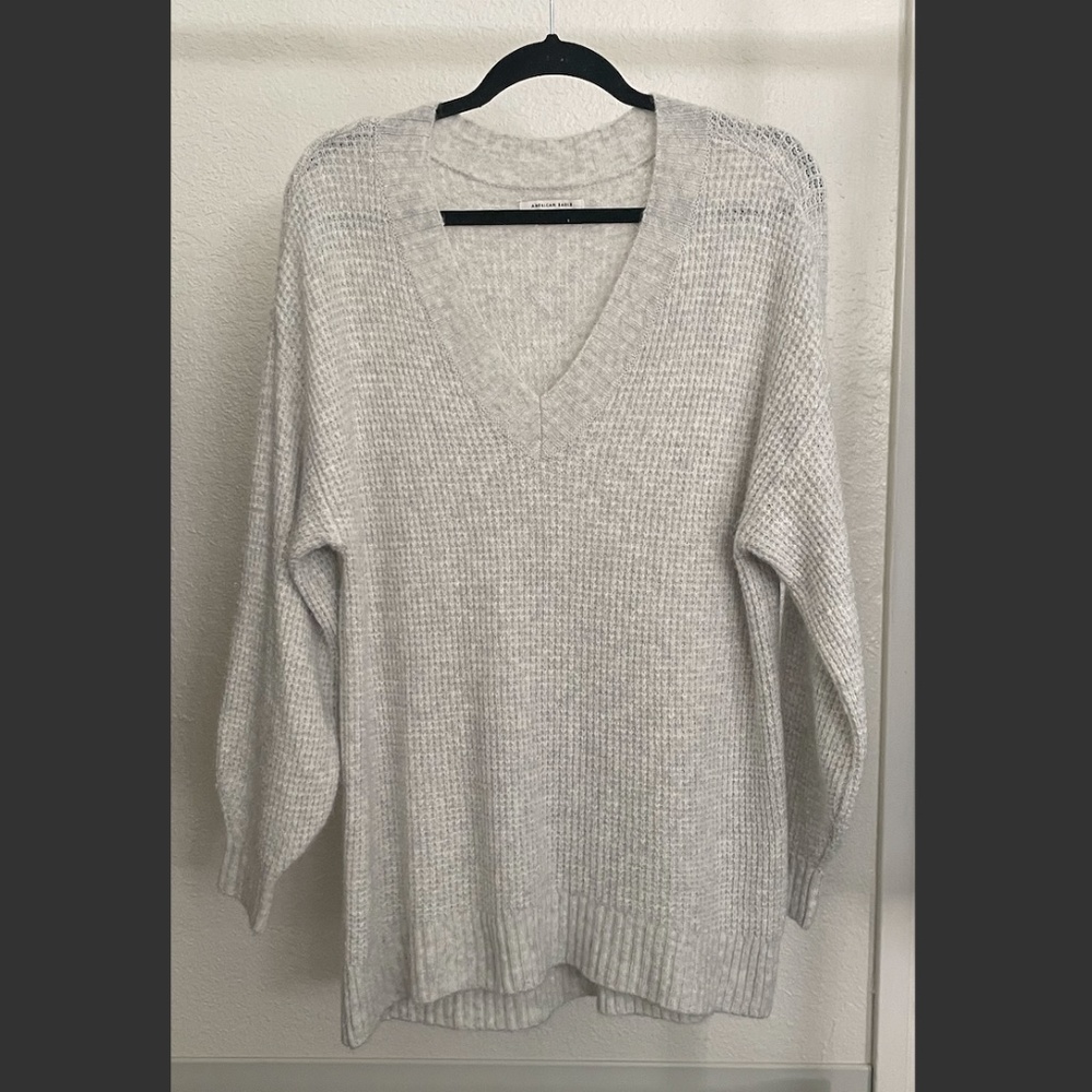 Soft V-neck American Eagle Sweater
